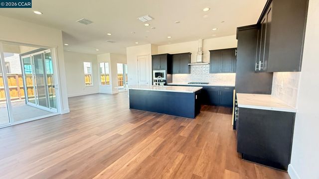 17405 Bushwick Lane, Lathrop, CA 95330