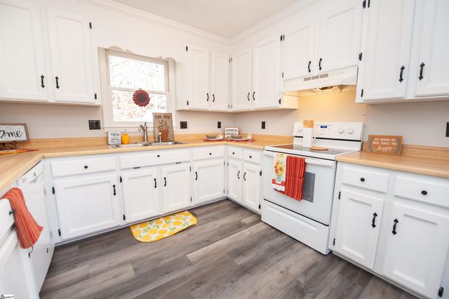 1514 Winding Way, Taylors, SC 29687