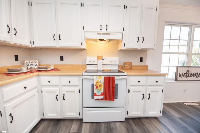 1514 Winding Way, Taylors, SC 29687