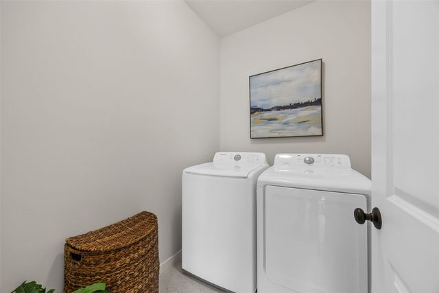 329 McCarran Avenue NE, Cedar Rapids, IA 52402