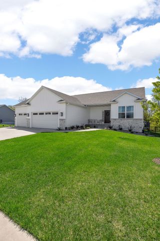 329 McCarran Avenue NE, Cedar Rapids, IA 52402
