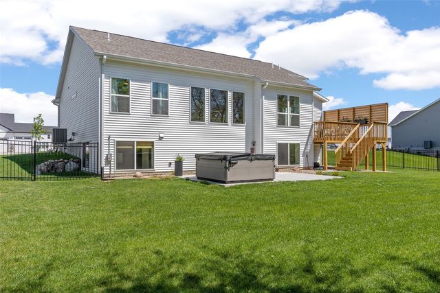 329 McCarran Avenue NE, Cedar Rapids, IA 52402