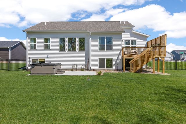 329 McCarran Avenue NE, Cedar Rapids, IA 52402