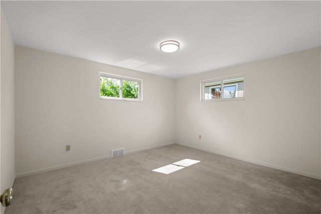 238 Santa Fe Dr, Bethel Park, PA 15102