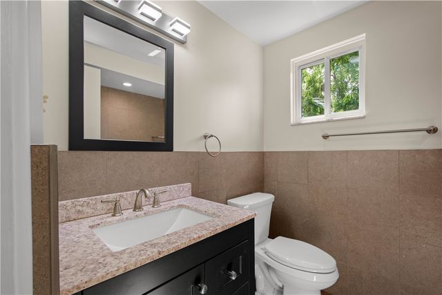 238 Santa Fe Dr, Bethel Park, PA 15102