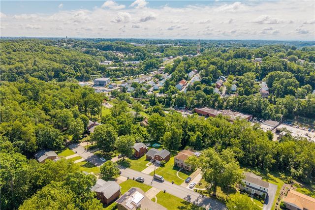 238 Santa Fe Dr, Bethel Park, PA 15102