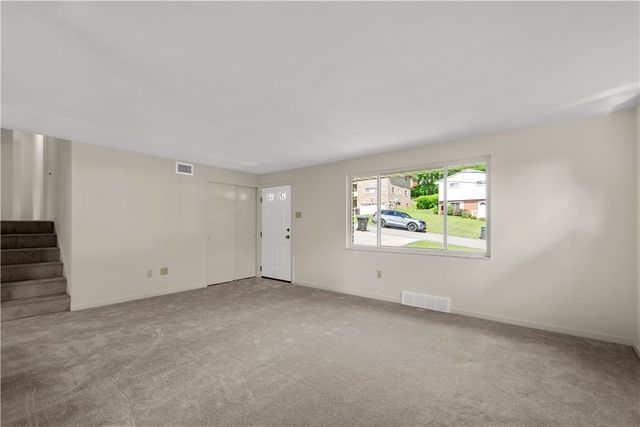 238 Santa Fe Dr, Bethel Park, PA 15102