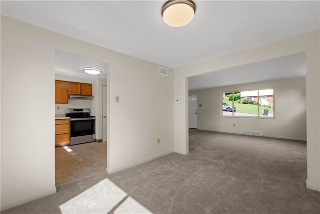 238 Santa Fe Dr, Bethel Park, PA 15102
