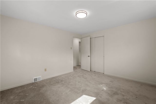 238 Santa Fe Dr, Bethel Park, PA 15102