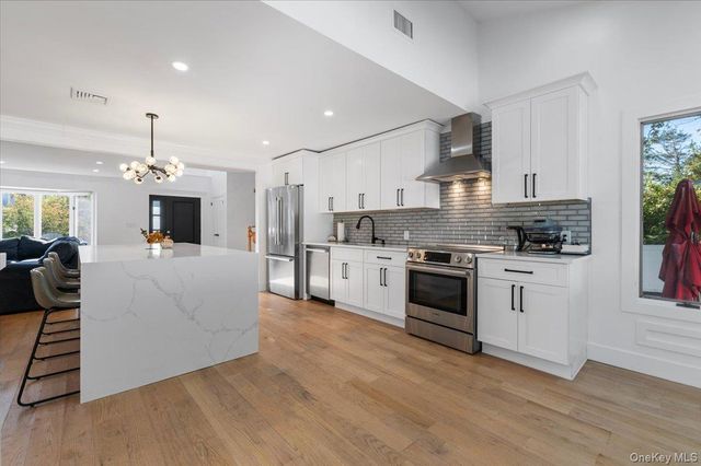 77 Bounty Lane, Jericho, NY 11753