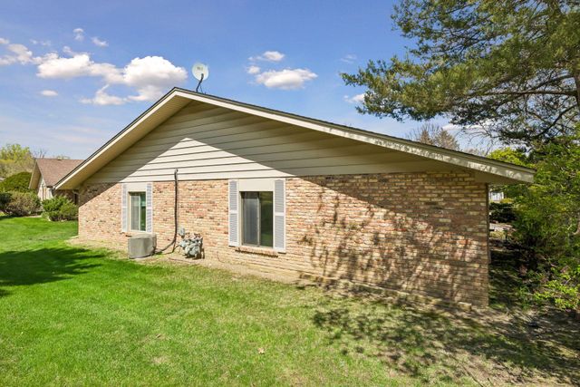 9701 Cimarron Trail, Minnetonka, MN 55305