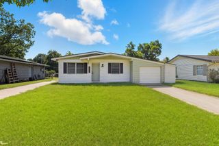 1937 Robin Avenue, Orange, TX 77632