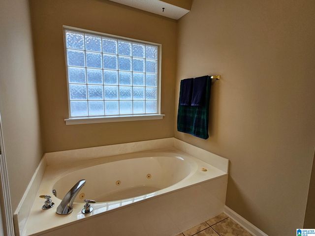 5437 J R DRIVE, Birmingham, AL 35235