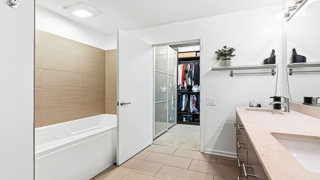 659 W Randolph Street 1016, Chicago, IL 60661