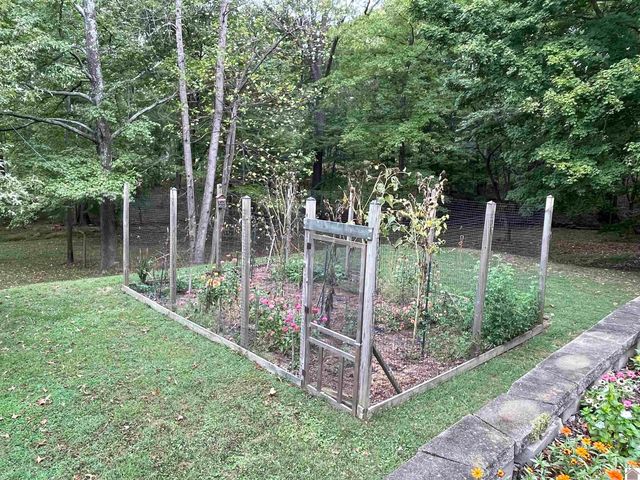 643 Holiday Way # 22E # And, Cadiz, KY 42211