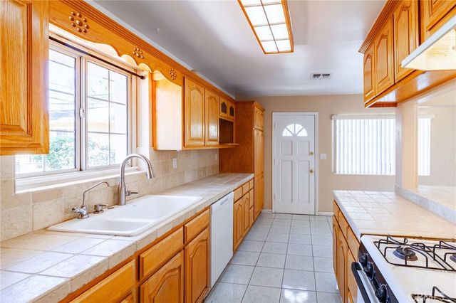 12124 Buckeye Avenue, Sylmar, CA 91342