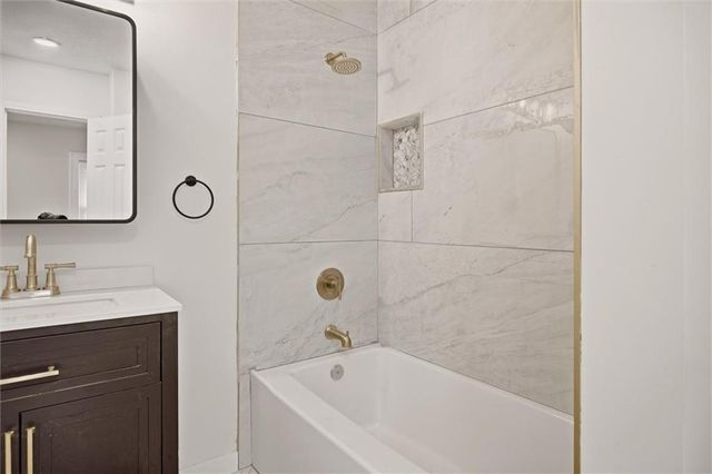 6825 S Benton Avenue, Kansas City, MO 64132