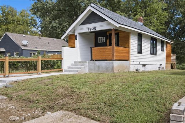 6825 S Benton Avenue, Kansas City, MO 64132