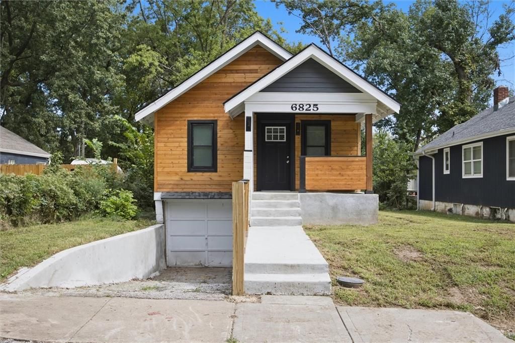 6825 S Benton Avenue, Kansas City, MO 64132