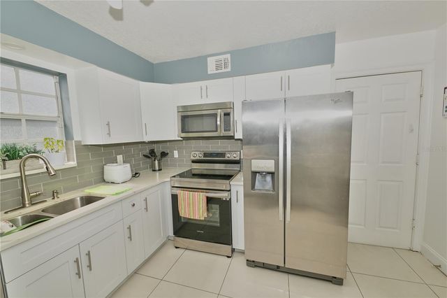 7305 VICTORIA CIRCLE 202, Orlando, FL 32835