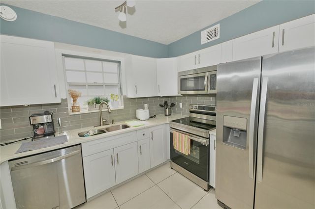 7305 VICTORIA CIRCLE 202, Orlando, FL 32835