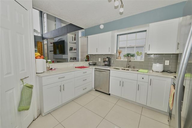 7305 VICTORIA CIRCLE 202, Orlando, FL 32835