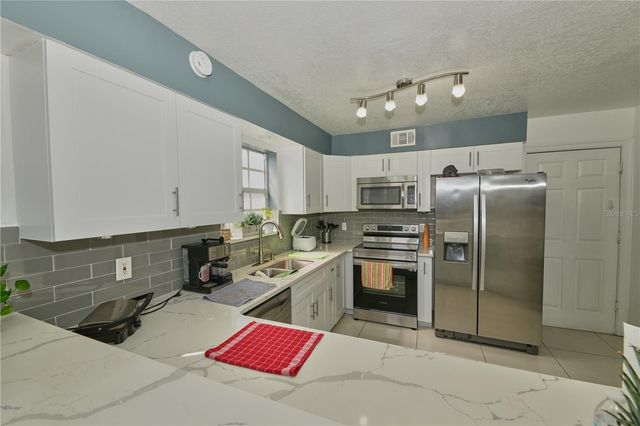 7305 VICTORIA CIRCLE 202, Orlando, FL 32835