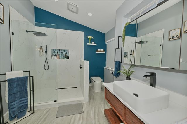 7305 VICTORIA CIRCLE 202, Orlando, FL 32835