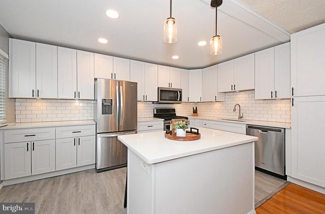 12457 SWEET BRIAR RD, Philadelphia, PA 19154