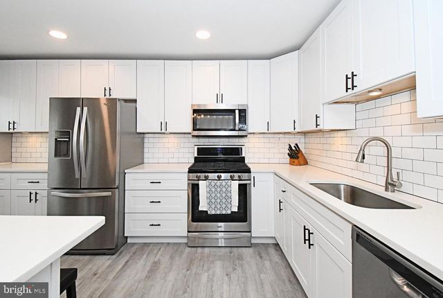 12457 SWEET BRIAR RD, Philadelphia, PA 19154