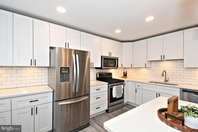 12457 SWEET BRIAR RD, Philadelphia, PA 19154