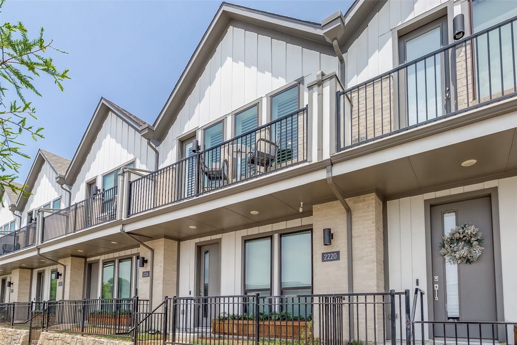 2220 Rook Drive, Dallas, TX 75211