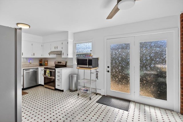 420 W SPRING ST, Woodstock, VA 22664