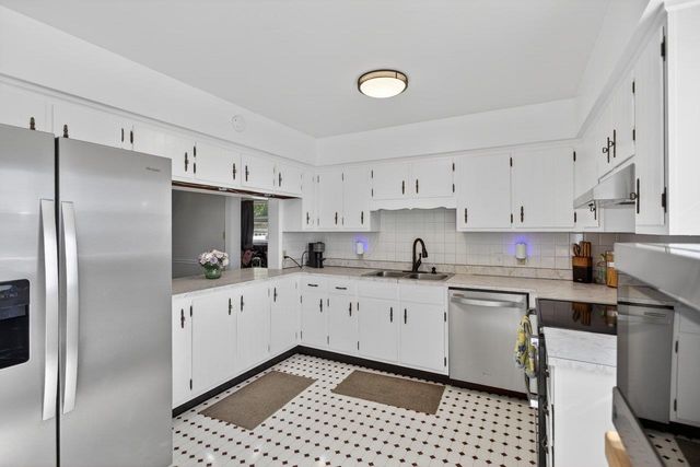 420 W SPRING ST, Woodstock, VA 22664