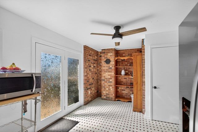 420 W SPRING ST, Woodstock, VA 22664