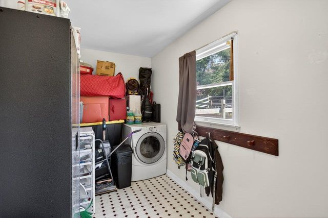 420 W SPRING ST, Woodstock, VA 22664