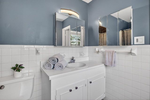 420 W SPRING ST, Woodstock, VA 22664