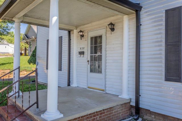 420 W SPRING ST, Woodstock, VA 22664