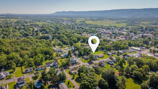 420 W SPRING ST, Woodstock, VA 22664