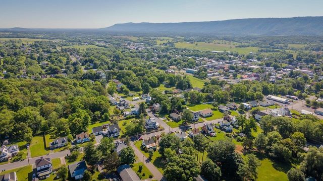420 W SPRING ST, Woodstock, VA 22664