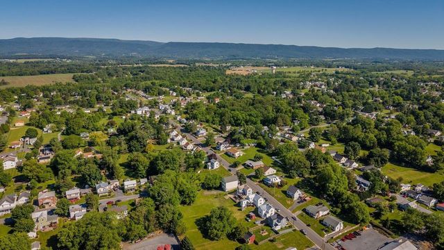 420 W SPRING ST, Woodstock, VA 22664