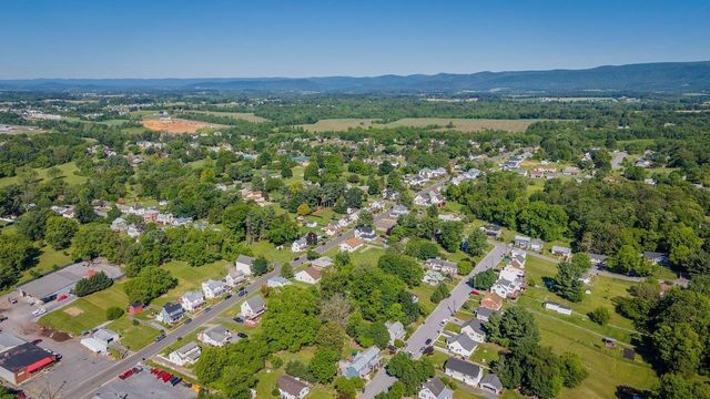 420 W SPRING ST, Woodstock, VA 22664