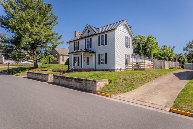 420 W SPRING ST, Woodstock, VA 22664