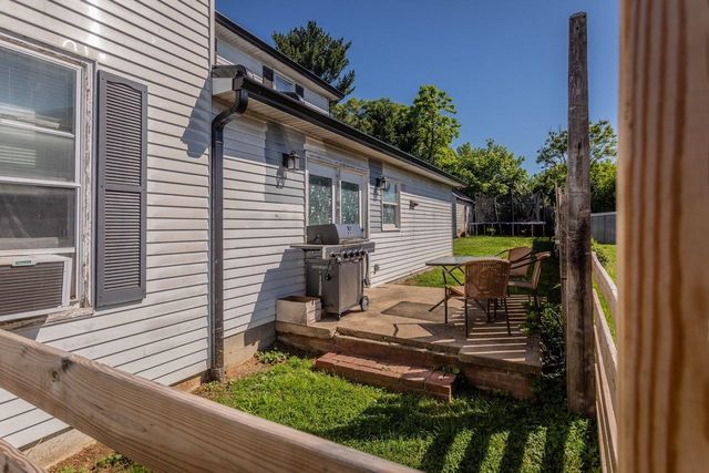 420 W SPRING ST, Woodstock, VA 22664