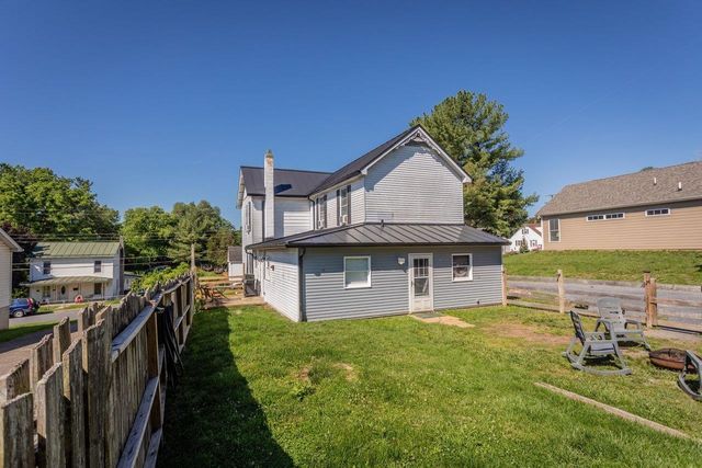 420 W SPRING ST, Woodstock, VA 22664