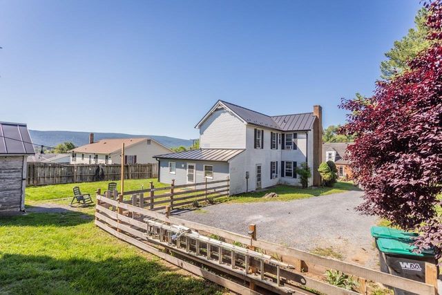 420 W SPRING ST, Woodstock, VA 22664