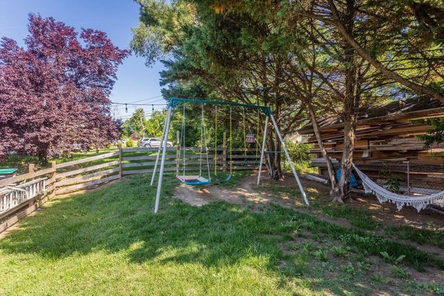 420 W SPRING ST, Woodstock, VA 22664