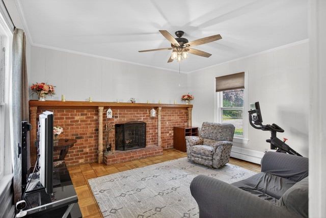 420 W SPRING ST, Woodstock, VA 22664