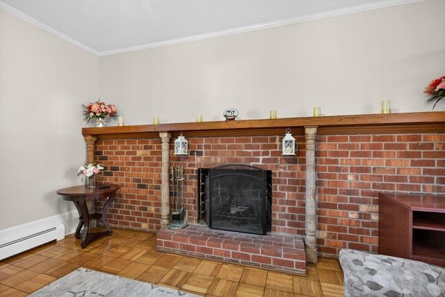 420 W SPRING ST, Woodstock, VA 22664