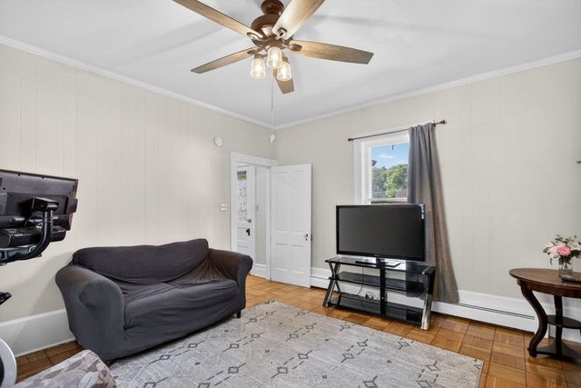 420 W SPRING ST, Woodstock, VA 22664